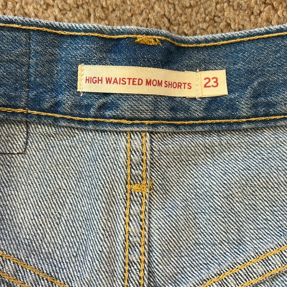 Levi’s distressed shorts - Size 23 - Picture 2 of 4